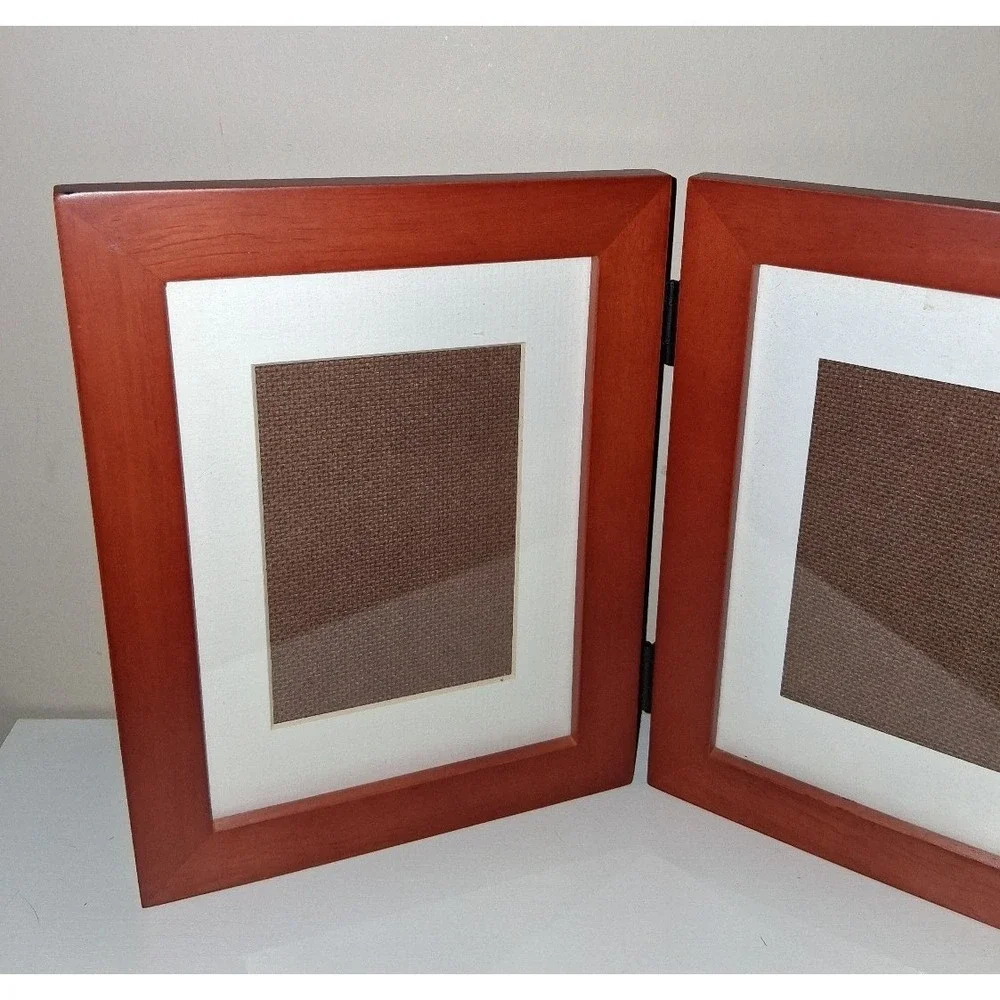 Vintage Hinged Double Picture Frame Wood Folding 5x7 or 4.5 x 3 Photo